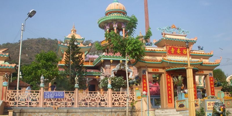 Chua_Tay_An_nui_Sam-1